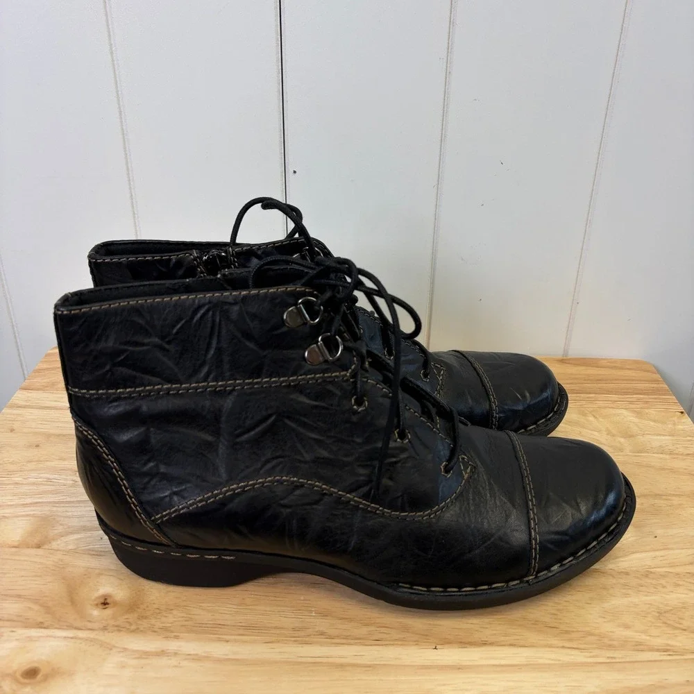 Clarks Bendables Dark Academia Crinkled Leather Ankle Boots Women Size 10M Comfy